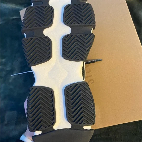 NEW Steve Madden Black/Tan Possession Sneaker 7.5 - Picture 3 of 6